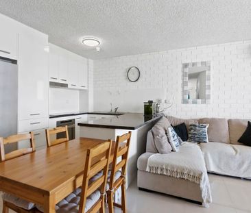 Beachside Living on Alexandra Parade — Neat, Modern & Perfectly Pos... - Photo 1