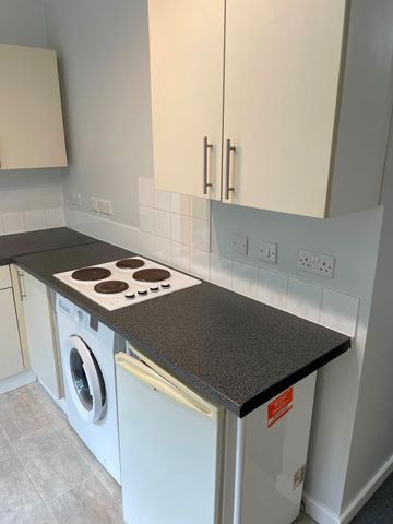 Studio Flat, Lawn Road, SO17 - Photo 4