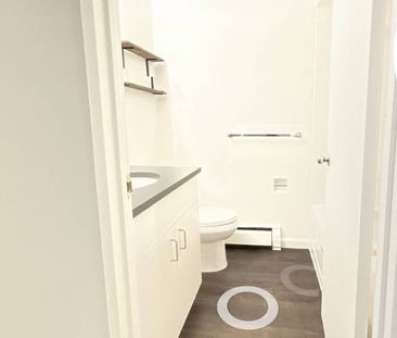 Jr 1 Bed in Vibrant East Van! - Photo 3