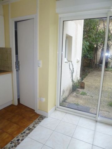 Location Appartement 1 pièce 22m² MONT DE MARSAN 40000 - Photo 3