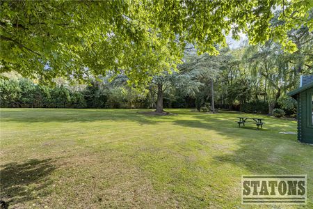 Rush Green, Hertford - Photo 3