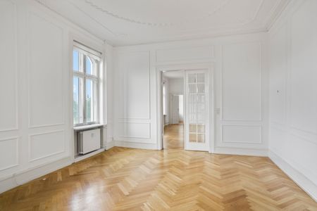 Flot herskabslejlighed med fire altaner - Photo 5