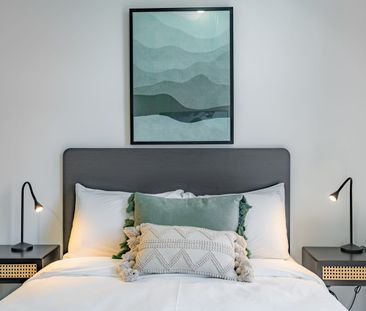 Stylish living + Walking distance from train. All Inclusive bills F... - Photo 5