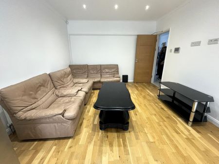 1 bedroom in a house share to rent - Photo 3