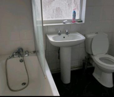 2 Bed Flat, Stoney Stanton Road, CV1 - Photo 4