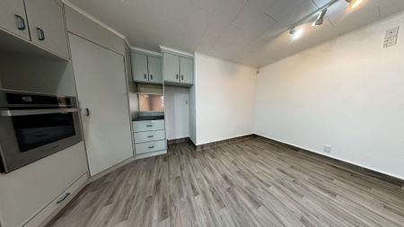 Waikanae - 3 Bedrooms - Photo 4