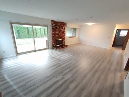 Newly Renovated Spacious Three Bedroom/Two Bathroom Rancher in Johnston Heights Area - Photo 3