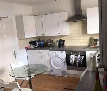 Room in a Shared Flat, Frensham Drive, SW15 - Photo 4