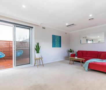 Single-Level Living, Sought after Location - Photo 2