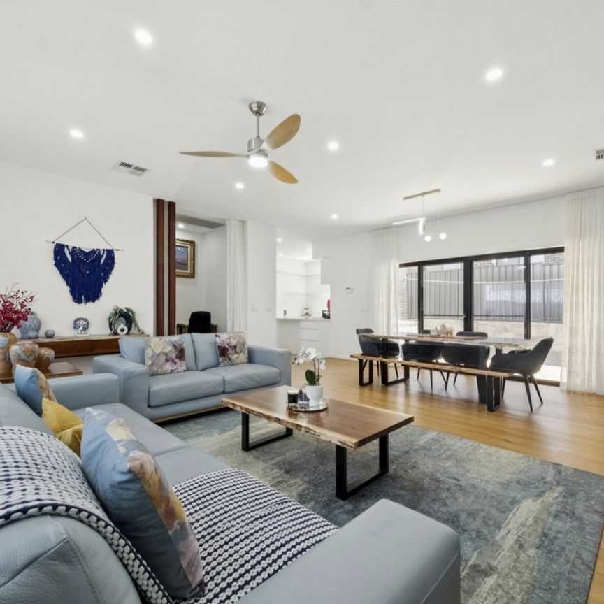 Well Appointed Spacious Home - Photo 1