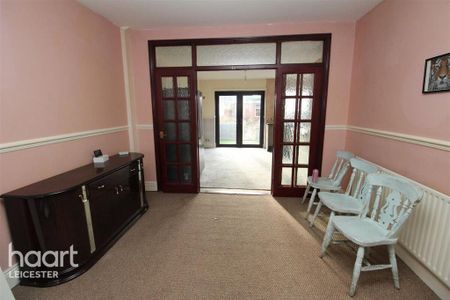 3 bedroom semi-detached house to rent - Photo 3