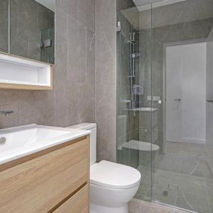 Modern affordable 1 bedroom unit 25% below market rent - Photo 3