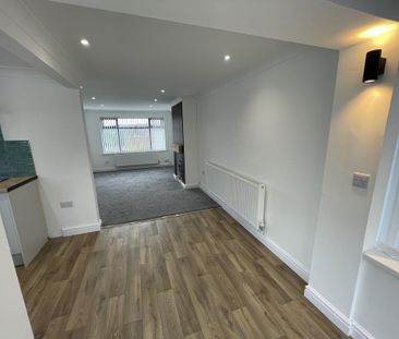 3 bedroom semi-detached house to rent - Photo 3