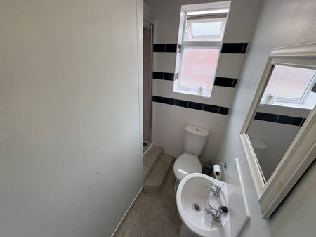 2 bed Terraced - To Let - Photo 5