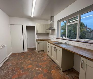 2 bedroom semi-detached bungalow to rent - Photo 2