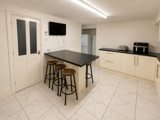 16 Walmsley Road, Leeds, LS6 1NG - Photo 1