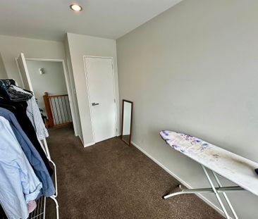 Four Bedroom Blockhouse Bay - Photo 4