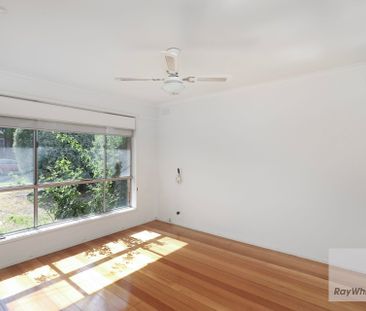 Spacious Family Home! - Photo 2