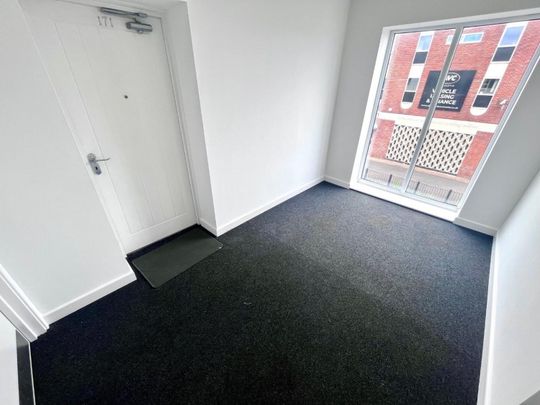 2 bedroom Flat To Let - Photo 1