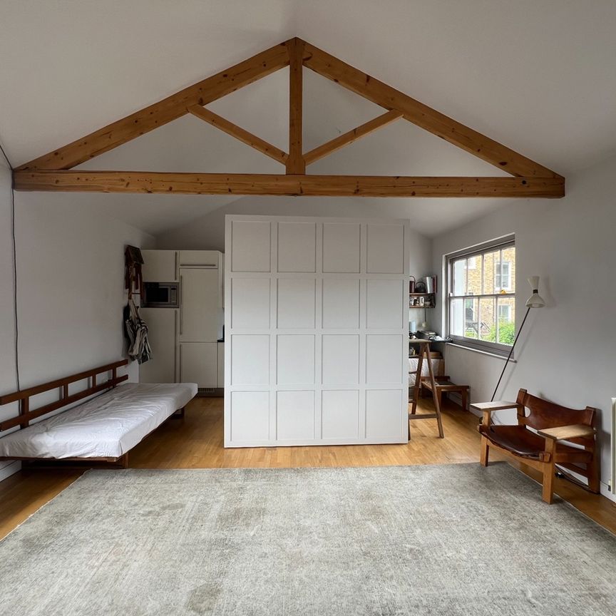 1 Bed Penthouse, Southgate Road, N1 - Photo 1