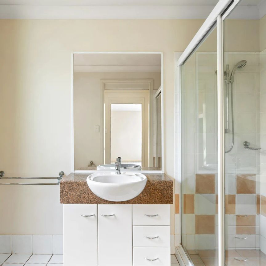 Spacious 3-Bedroom Home in Prime Noosa Location – Walk to River, Yacht Club & More! - Photo 1