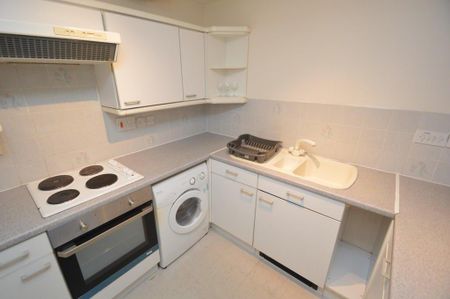 2 bedroom flat to rent - Photo 4