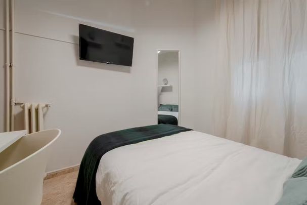 Calle de Pérez Ayuso, Madrid, Community of Madrid 28002 - Photo 1