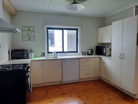 Fully Furnished Home at Waihi Beach - Waihi Beach - Photo 4