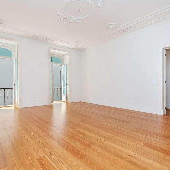 1 Bedroom Apartment with parking, Avenida da Liberdade, Lisboa - Photo 1