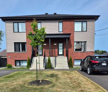 logement 5 1/2 sur deux étages avec cour arrière gazonné à Sainte-M... - Photo 1