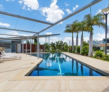 Canal Views in a Modern Two Bedroom Unit in Kawana Island - Photo 1
