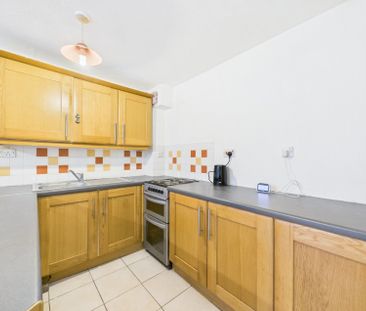 Shellfield Close, Staines-upon-Thames, Surrey,TW19 - Photo 5