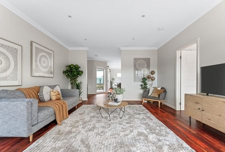 Spacious & Stylish 2-Bedroom Home in Private Bonbeach Location - Photo 3