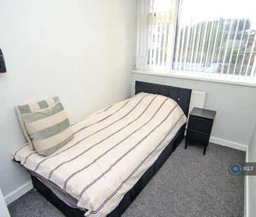 5 bedroom semi-detached house to rent - Photo 4