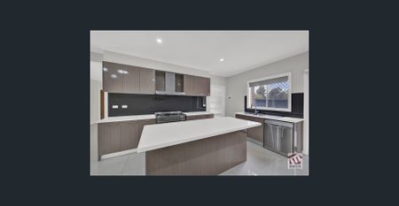 GENEROUS FAMILY HOME CLOSE TO EVERYTHING! - Photo 4