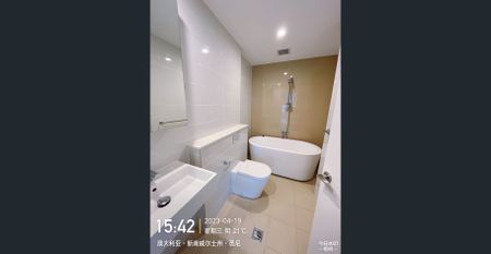 Modern 2B2B Furnished Apartment in the Heart of Zetland - Photo 2