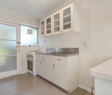 Spacious Home - Unbeatable Location - Photo 3
