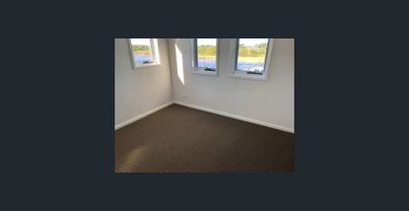 Contemporary Home - Easy Living - Photo 3