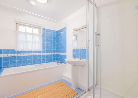 Detached four bedroom property in the Kenwyn area of Truro available to let. Please note, this property is not suitable for a long term let as the property may - Photo 4