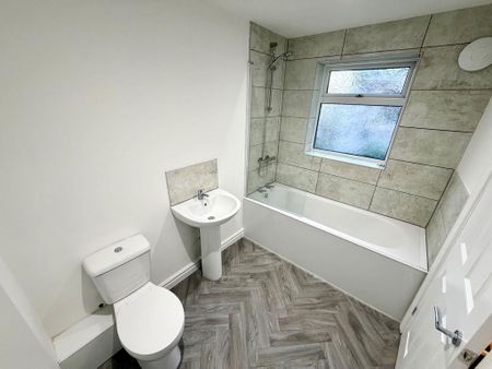 3 bedroom terraced house to rent - Photo 2