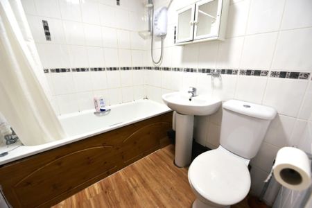 5 bedroom Flat in Sefton Court, Leeds - Photo 5