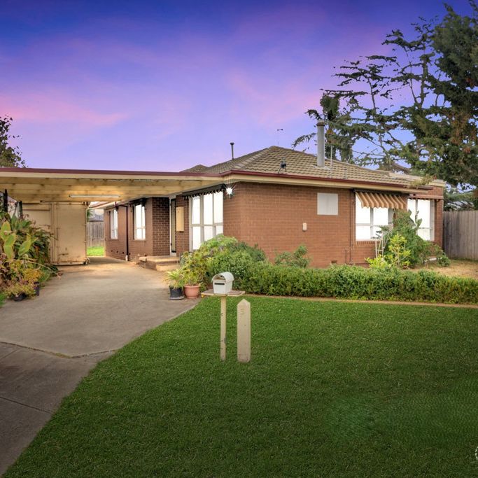 Spacious & Comfortable Family Living in Werribee - Photo 1