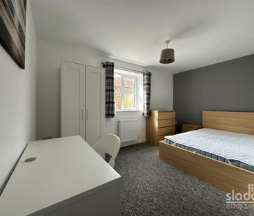 6 bedroom detached house to rent - Photo 5