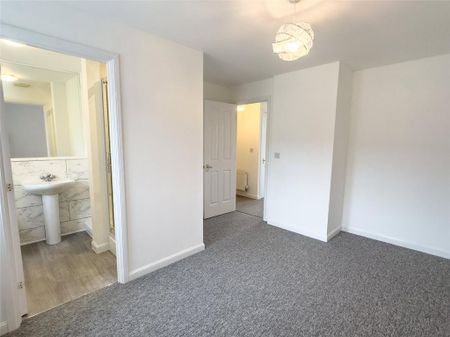 4 bedroom end of terrace house to rent - Photo 2