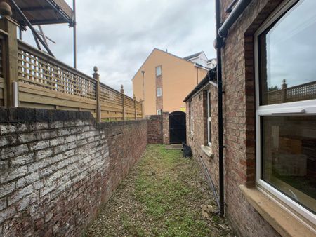 Feversham Crescent, Wigginton Road - P2111 - Photo 3
