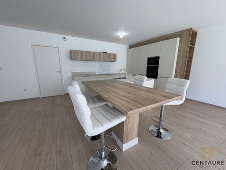 Location Appartement 4 pièces 151m² MARCQ EN BAROEUL 59700 - Photo 2