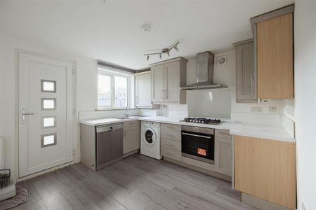 3 bedroom apartment to rent - Photo 2