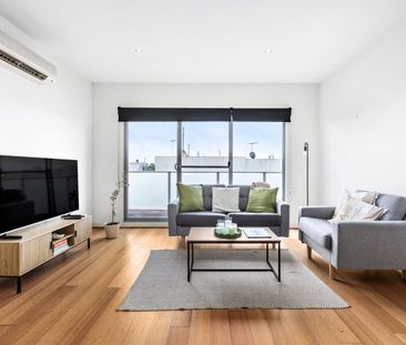 Spacious, Light Filled Apartment in a Prime Location - Photo 1