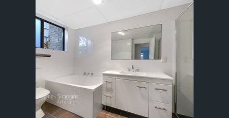 Modern, Large, Garden unit with Dual access! - Photo 5
