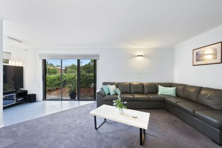 211 Larter Street, Canadian - Photo 2